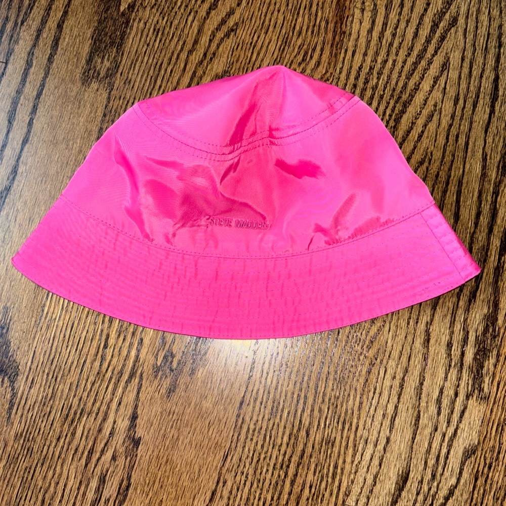 Hot pink, Steve Madden bucket hat